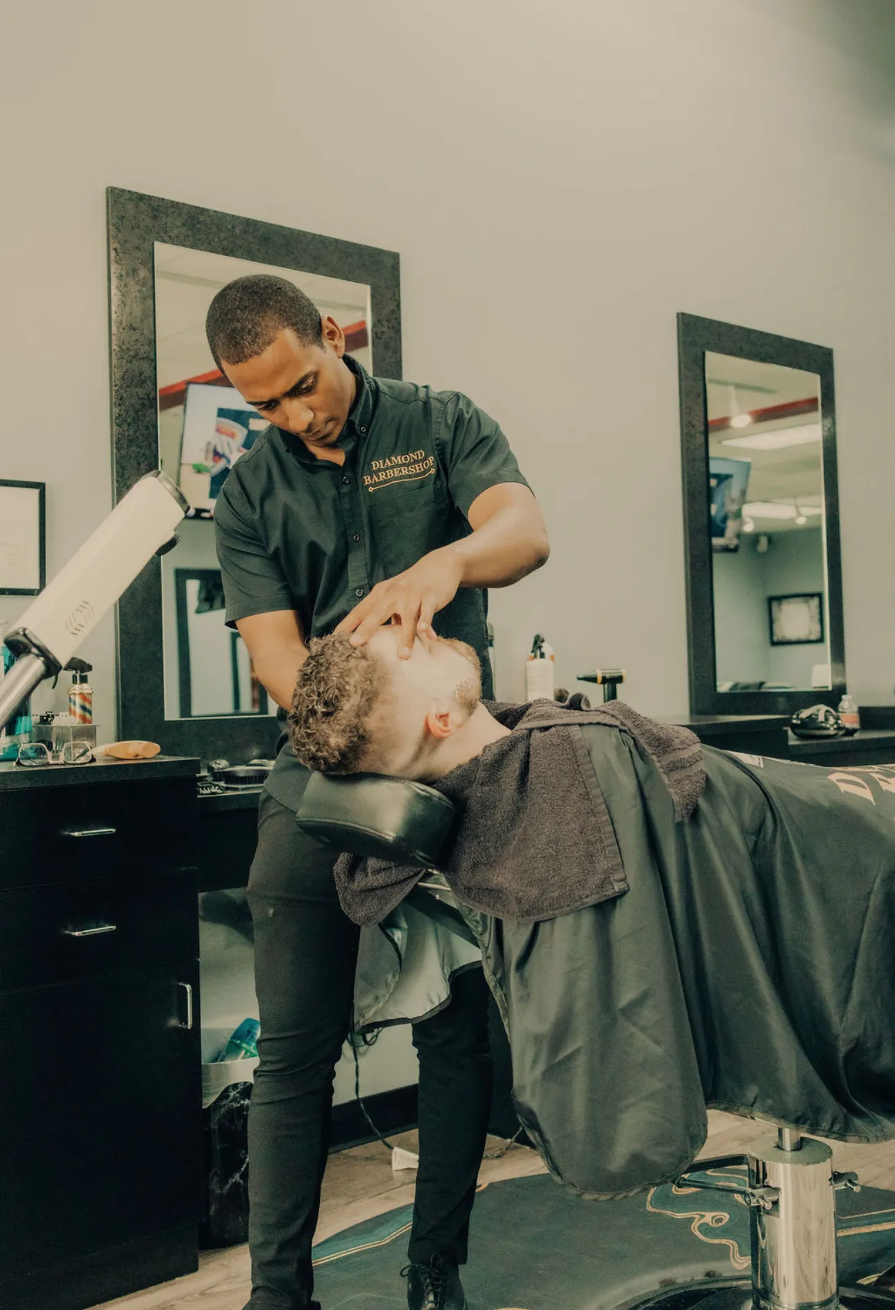 Diamond Barbershop interior 2