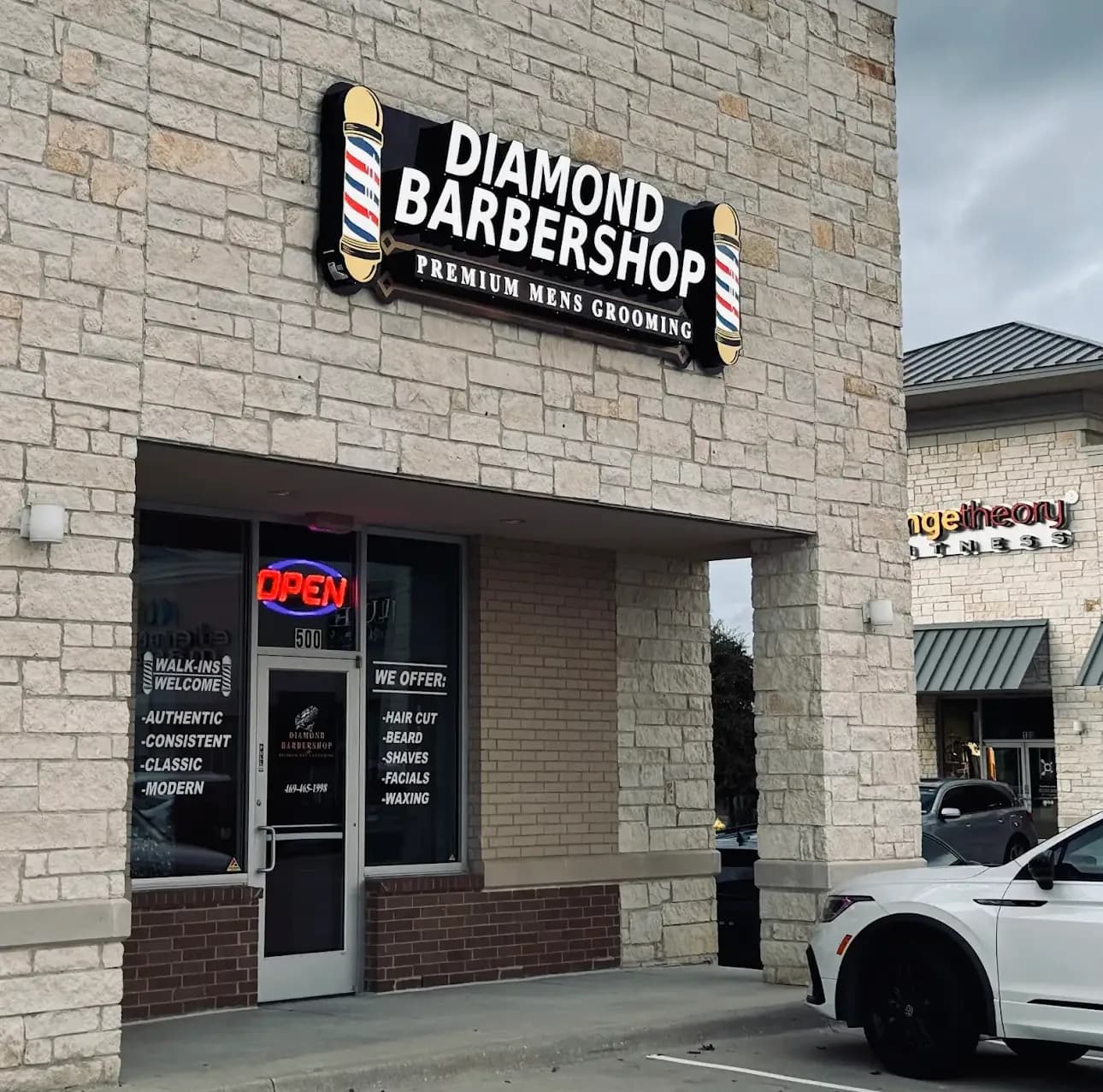 Diamond Barbershop interior 3